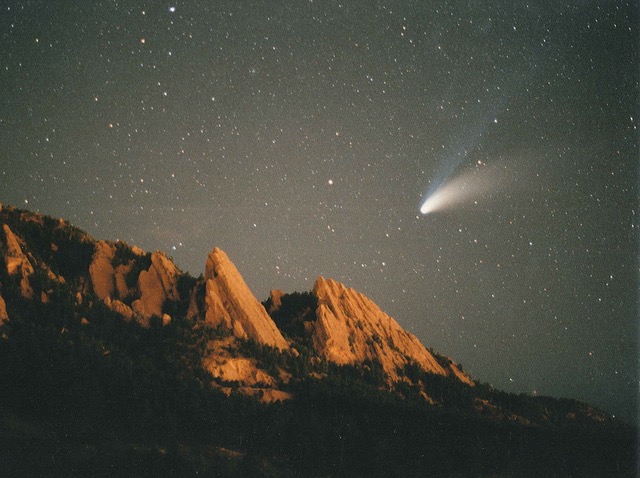 Hale Bopp Boulder comet